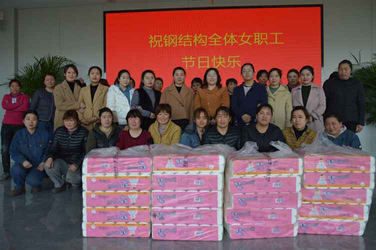 为女职工发放纪念品_副本.jpg 为女职工发放纪念品_副本.jpg